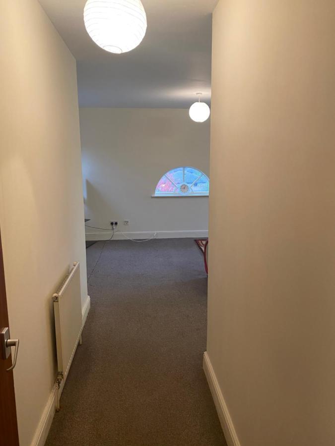 Spacious Neat Penthouse Apartment With Great View In London Exterior foto