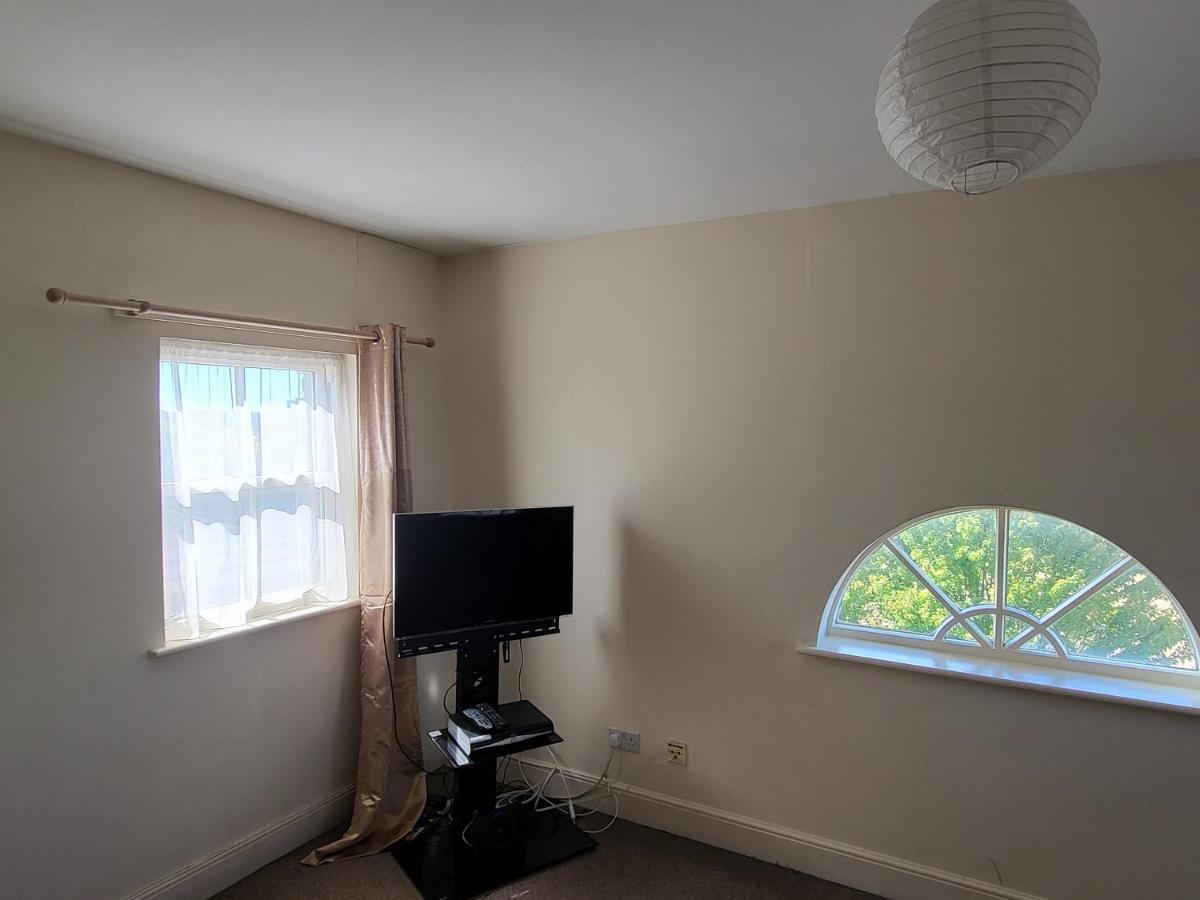 Spacious Neat Penthouse Apartment With Great View In London Exterior foto